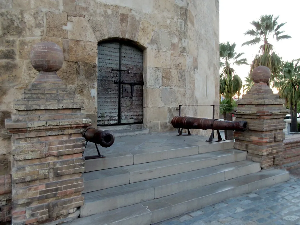 Torre del Oro History: Seville's Golden Landmark Guide