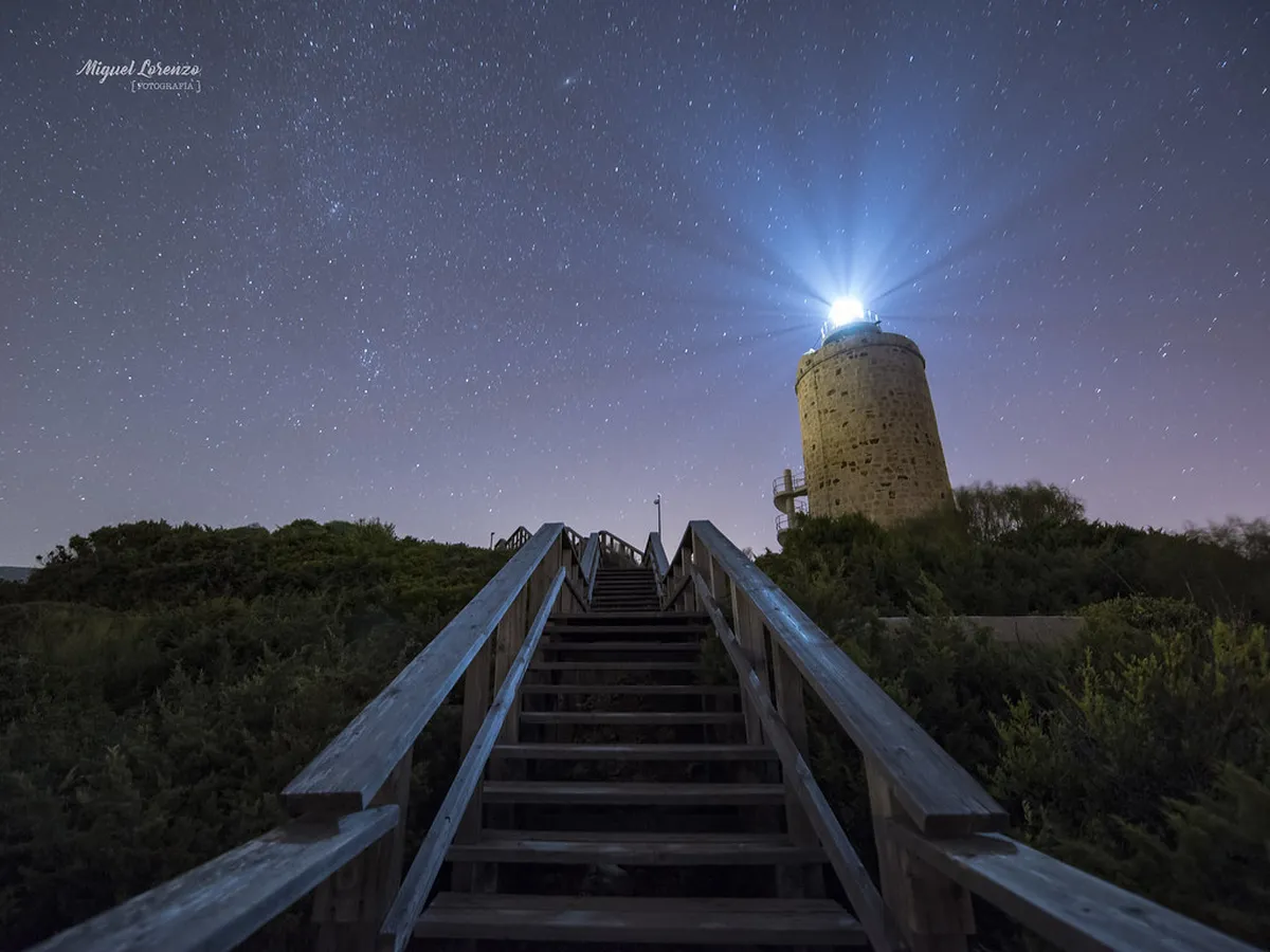 Discovering the Iconic Faro de Tarifa Design in Spain