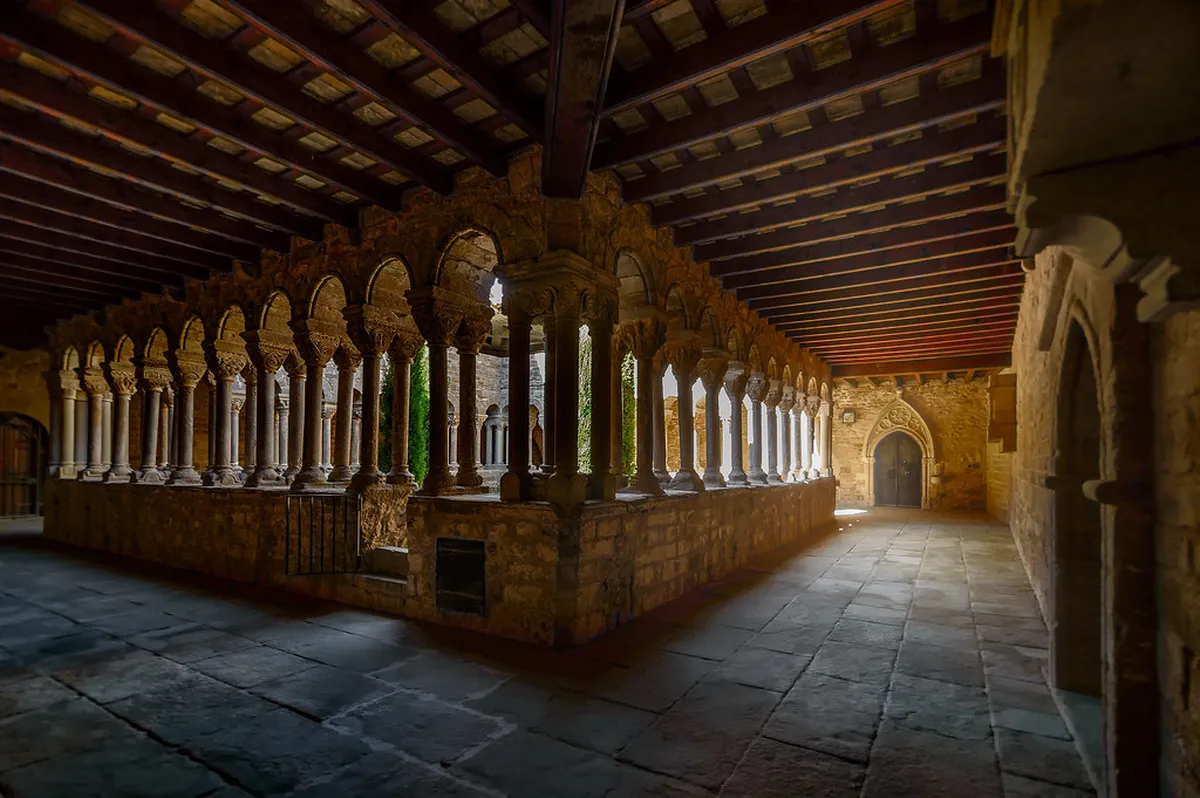 Visiting Santa Maria la Blanca: Architecture Tips 2025