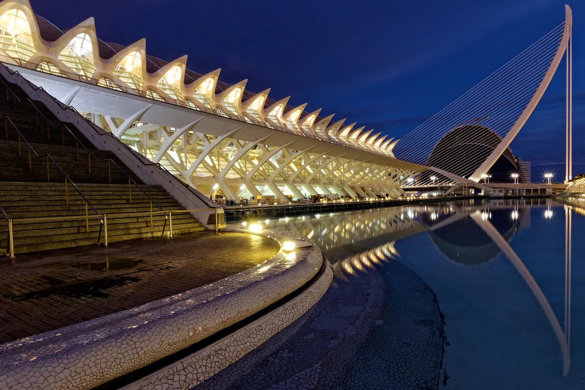 Explore Futuristic Valencia Architecture in 2025