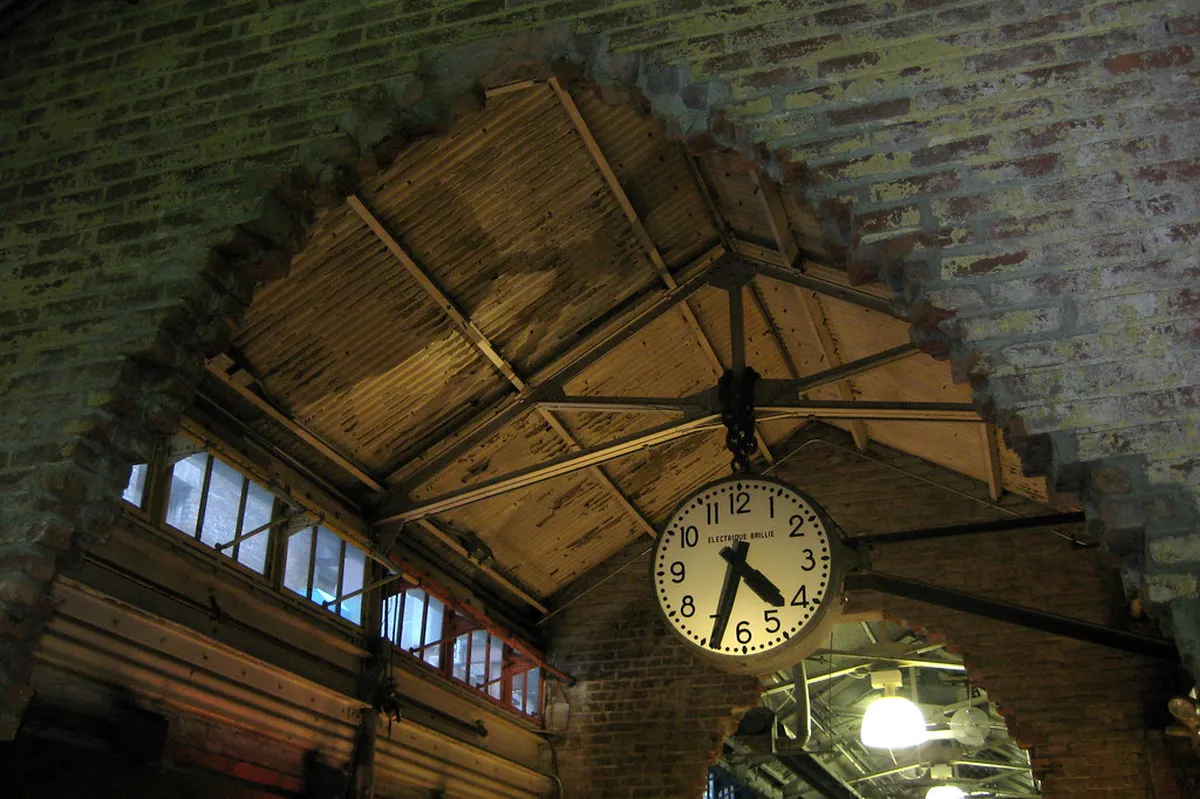 Mercado Central: Valencia's Iron & Glass Masterpiece