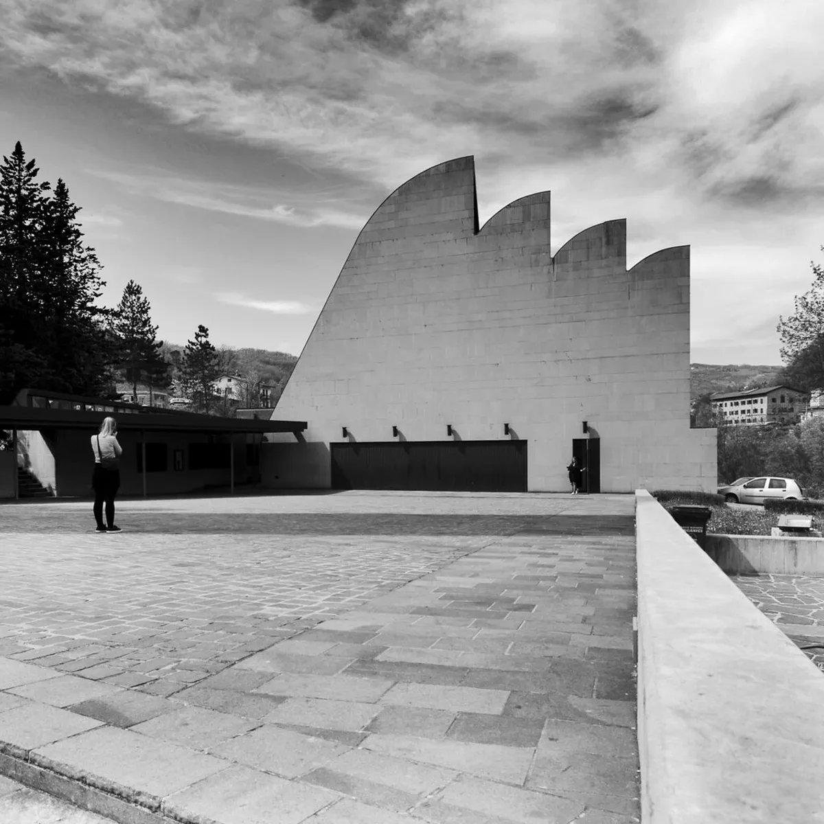 Valencia's Modernist Market Facades: A Must-See Guide