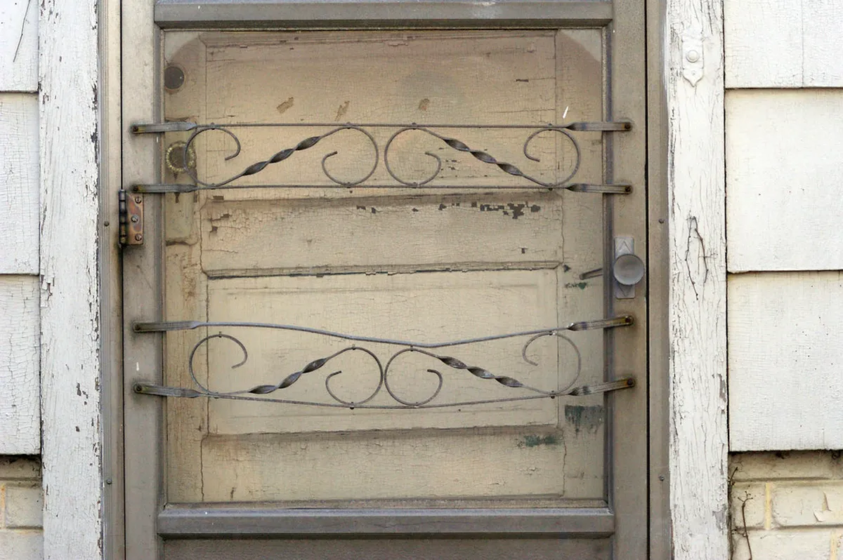 Decorative Elements in Zaragoza Architecture Guide