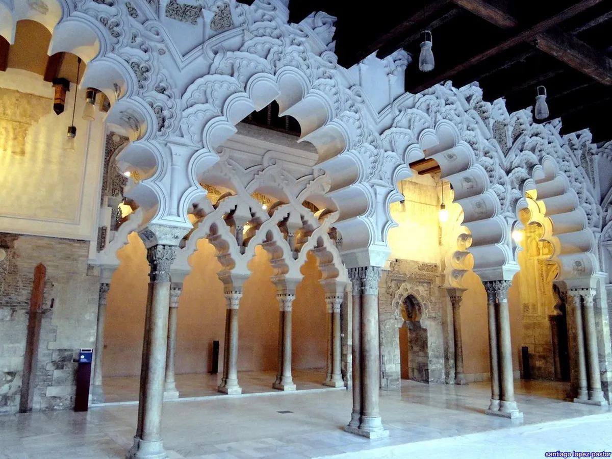 Guide to Aljafería Palace's Stunning Mudéjar Arches