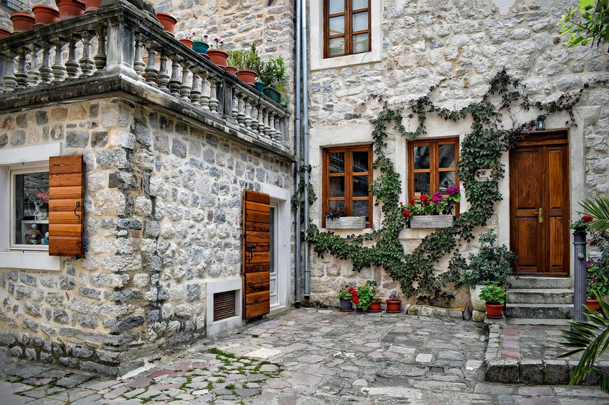 Discover Historic Patios in Zaragoza for 2025