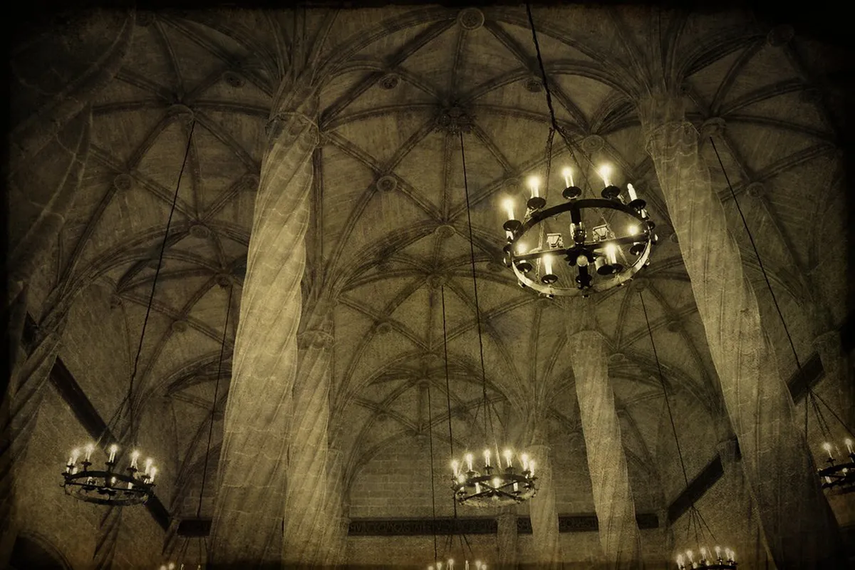 Discover the Lonja de Zaragoza Style in 2025