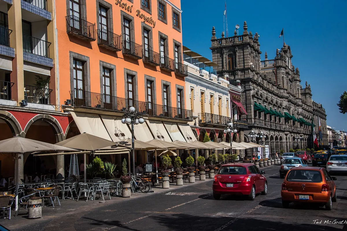 Discover Neoclassical Buildings Zaragoza: A Grand Tour