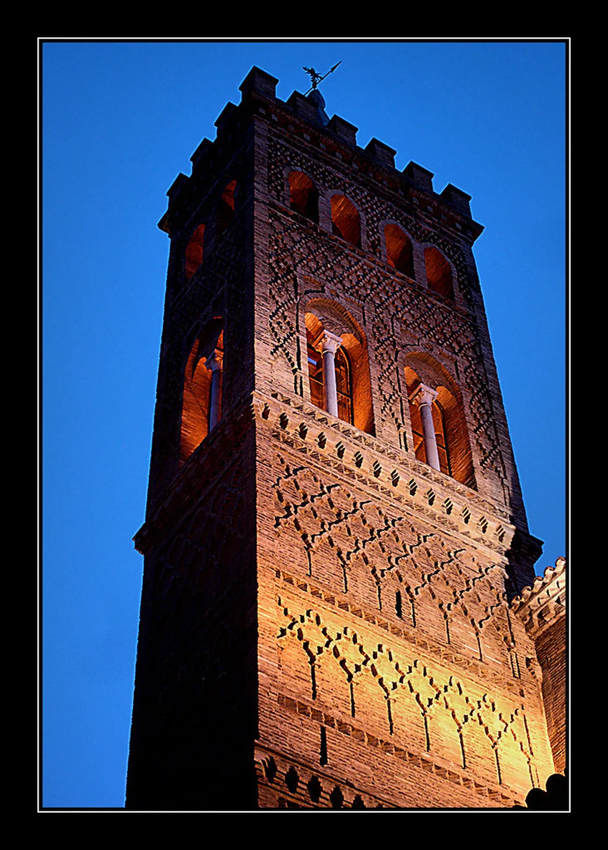 Uncover Key Mudejar Features in Zaragoza's Architecture