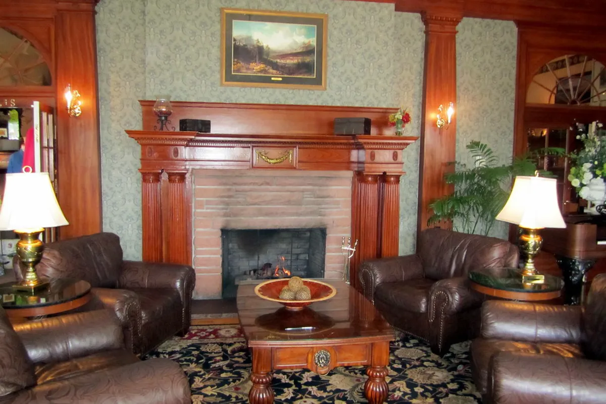 Where to Find Neoclassical Architecture in Zaragoza 2025